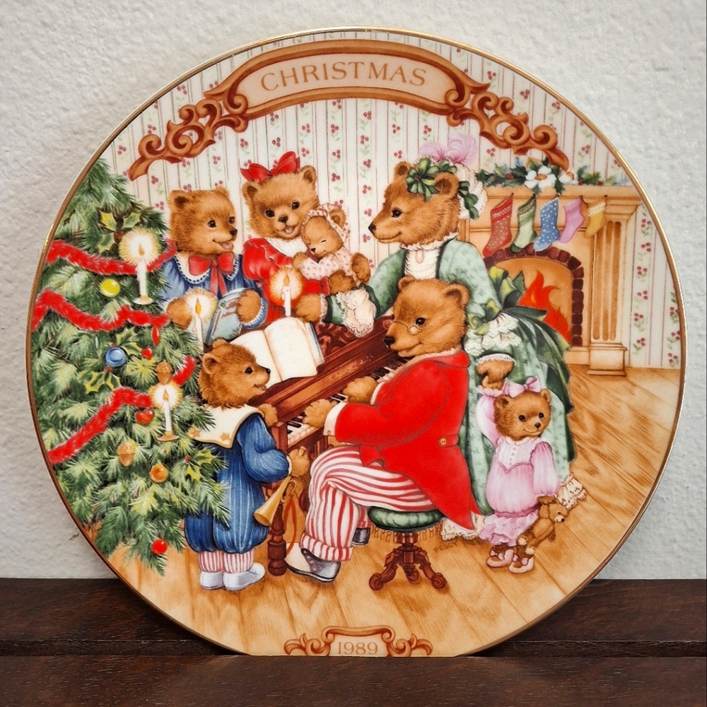 1989 Avon Christmas Plate Together For Christmas 8.25"
